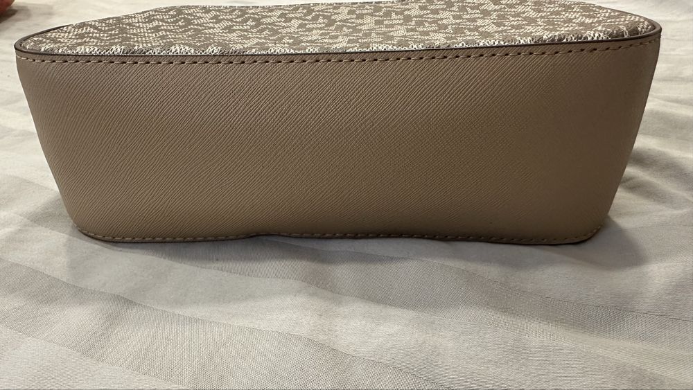 Дамска оригинална чанта DKNY