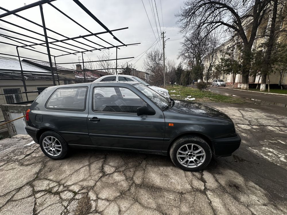 Автомобиль Volkswagen Golf 3