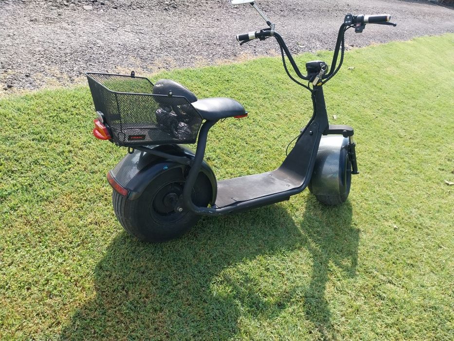 Продавам ел скутер харли 1500w-60v в отлично състояние всичко работи п