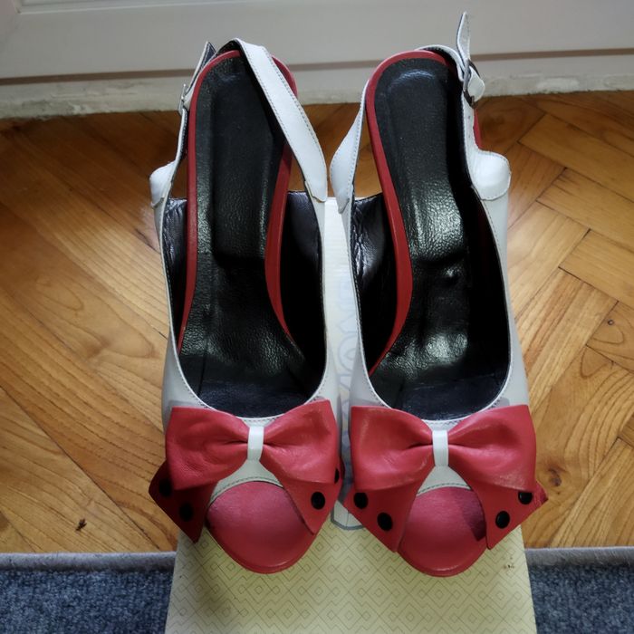 Дамски кожени сандали