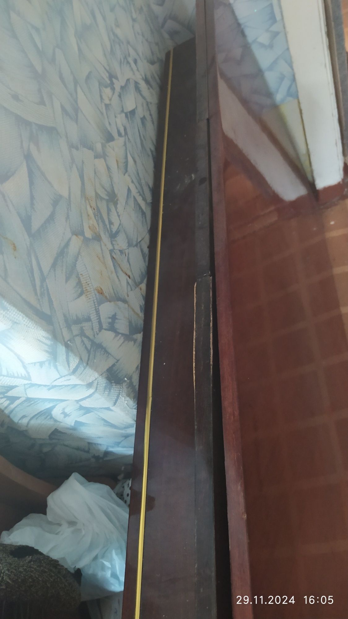 Продам стол полированный