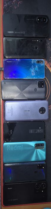 Vand telefoane de piese