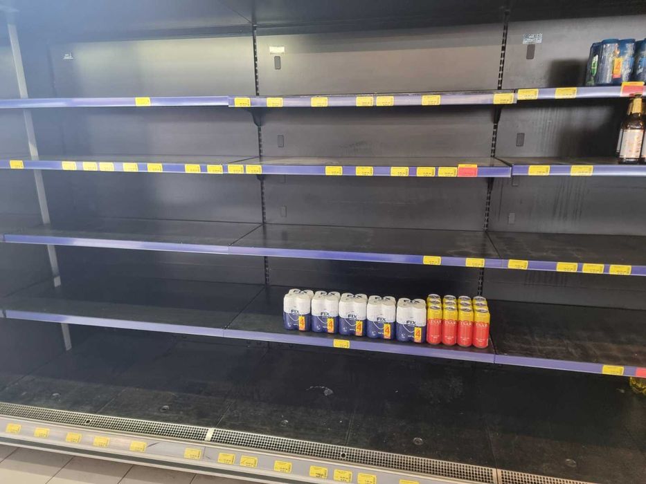 хладилна стена и рафтови стелажи