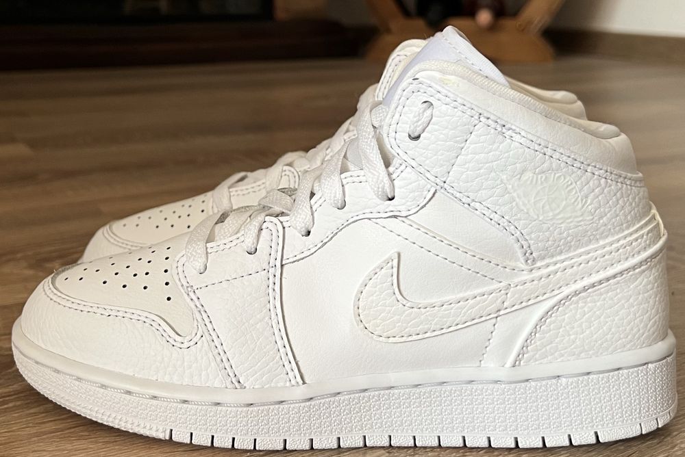 Air Jordan 1 Mid Triple White… produs original