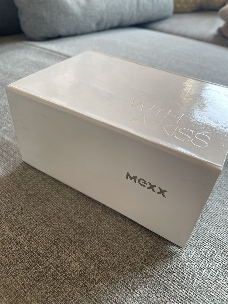 Стилен подаръчен комплект копринена вратовръзка и ръкавели MEXX