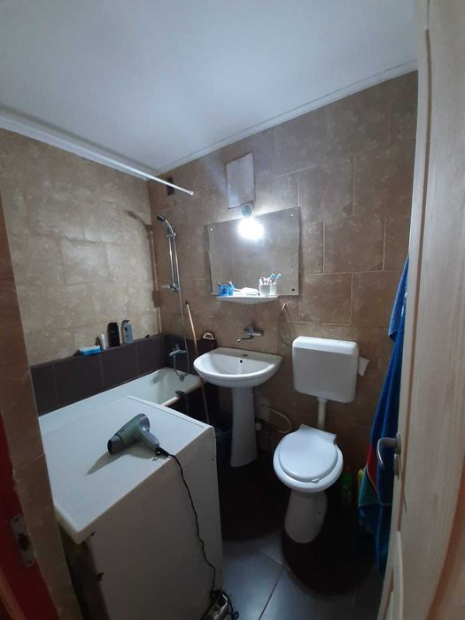 proprietar inchiriez apartament 1 camera zona Plavat