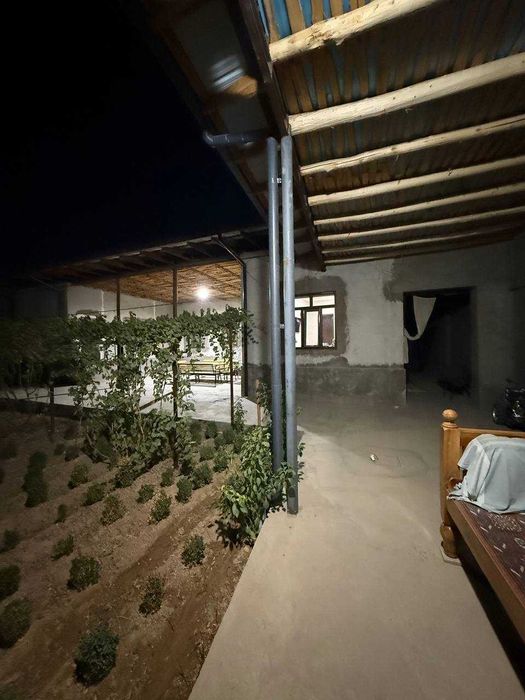 Уч кахрамон постидан 5 км кирганда 5 сотик ховли сотилади.