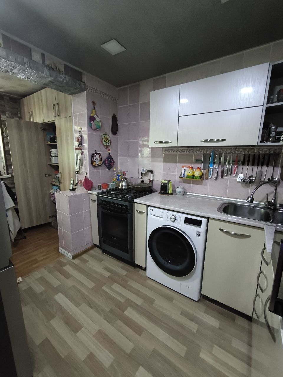 Продаётся квартира,Фархадский базар,улучшенная планировка,цена снижена