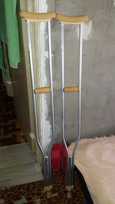 Продам костыли . . .