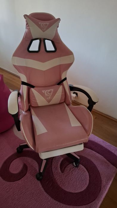 Scaun gaming roz cu suport picioare
