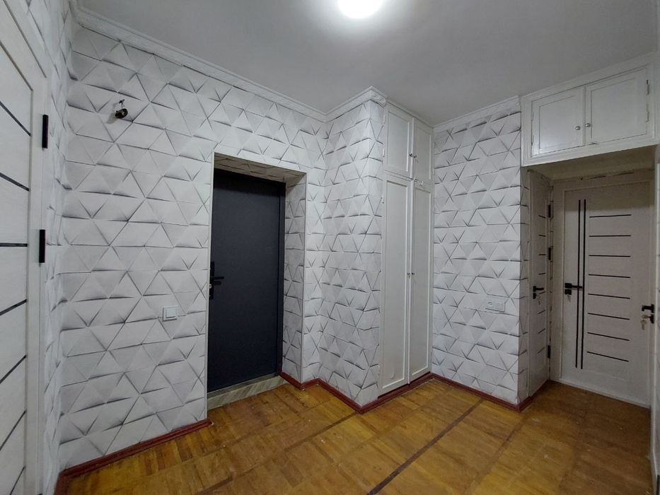 Продаю 2 ком квартира на 1 этаже 4 этажного дома. Тузель 1