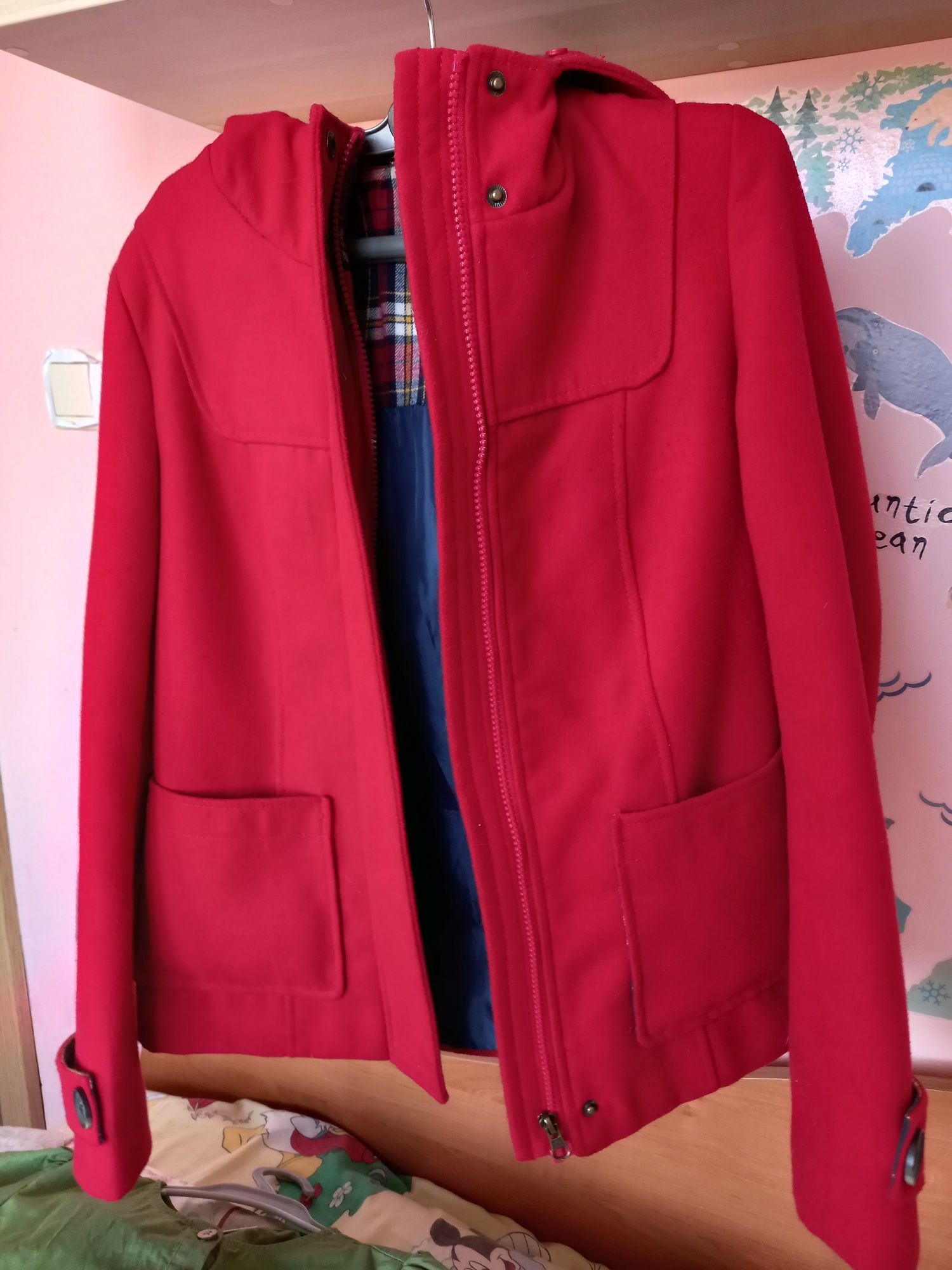 Червено късо палто М размер