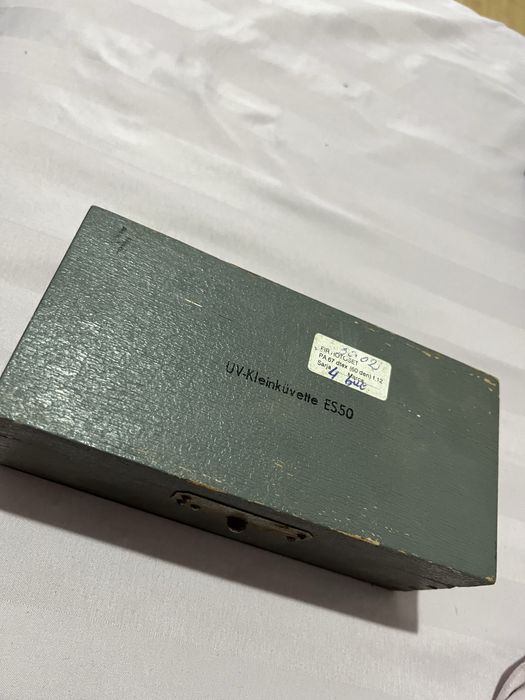 Set 7 cuvete din cuarț pentru laborator si cutia lor de depozitare