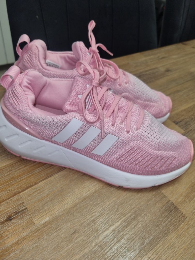 Adidasi adidas marimea 39 1/3