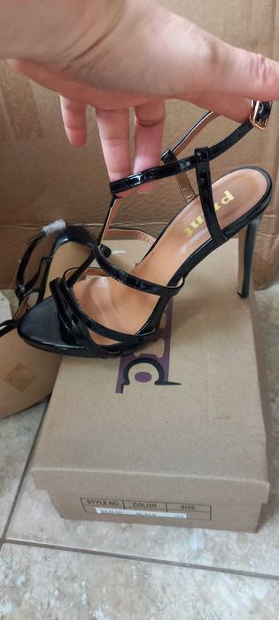 Sandale 38,piele ecologica ,noi in cutie