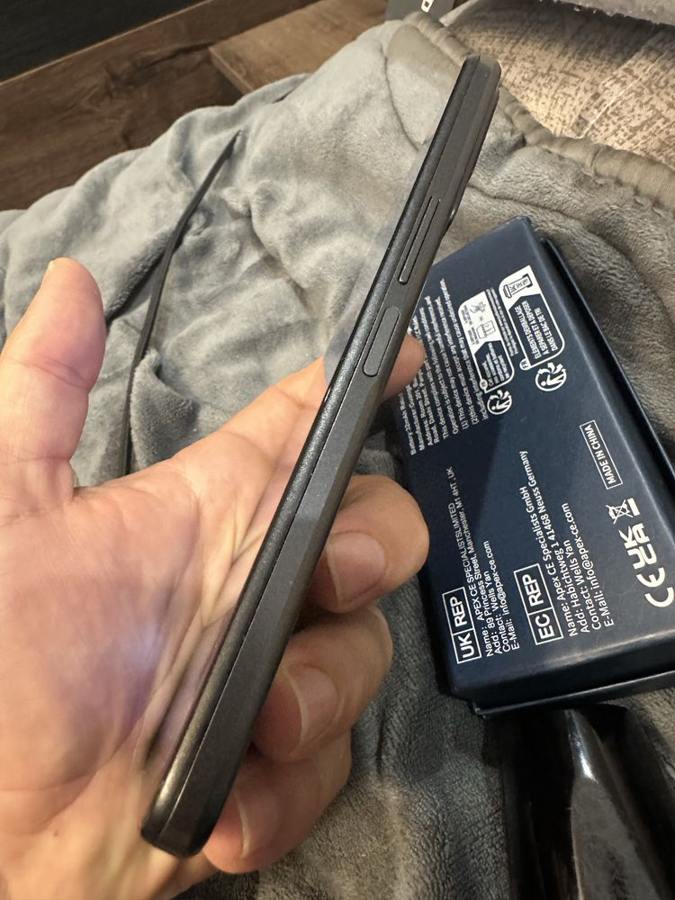 tcl 40R 5G чисто нов без забележка неизползван
