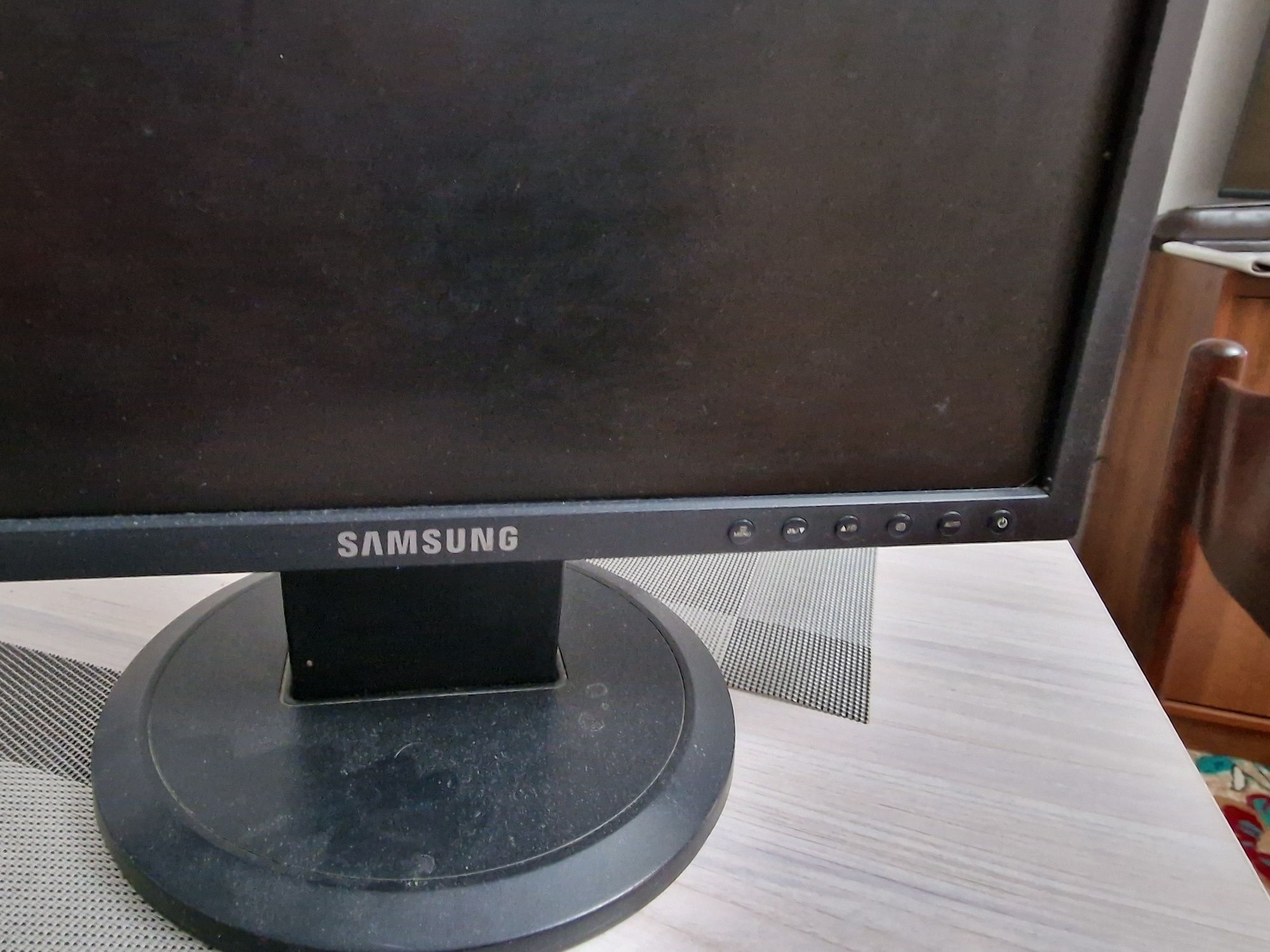 Монитор Samsung SyncMaster 740N