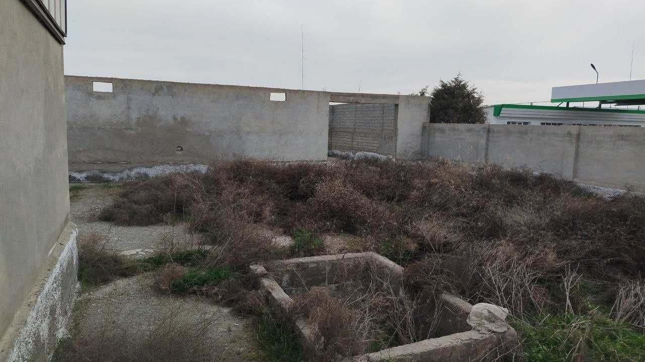 Avtomobillarni saqlash va ochiq avto turargoh binosi
