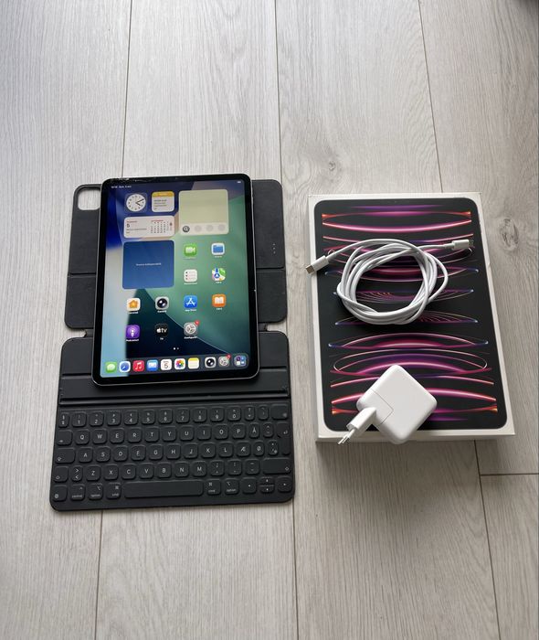 • Ipad PRO •  M2  • Generatia 4 •