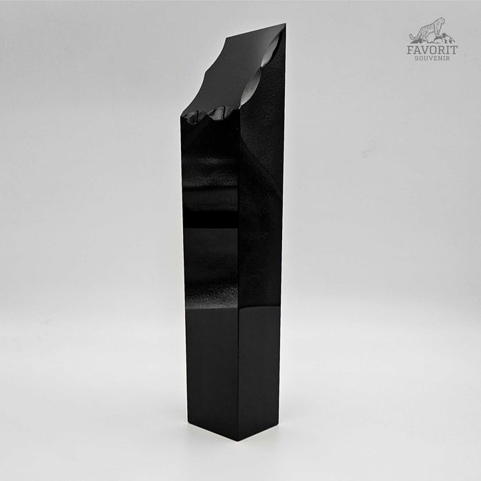 Black Crystal — строгая форма и престиж в одном образе