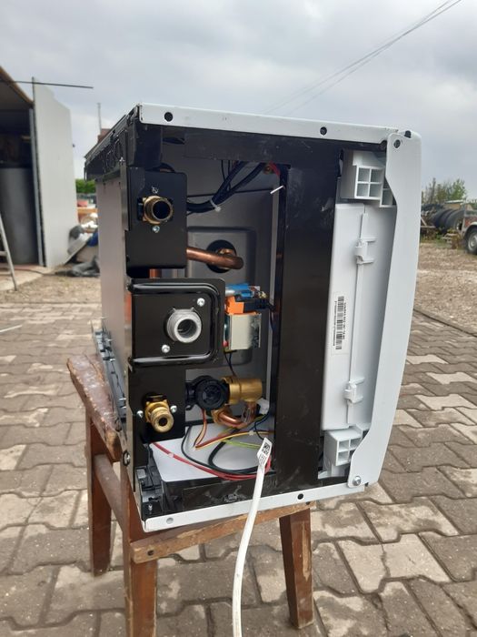 Vând instant marca vaillant