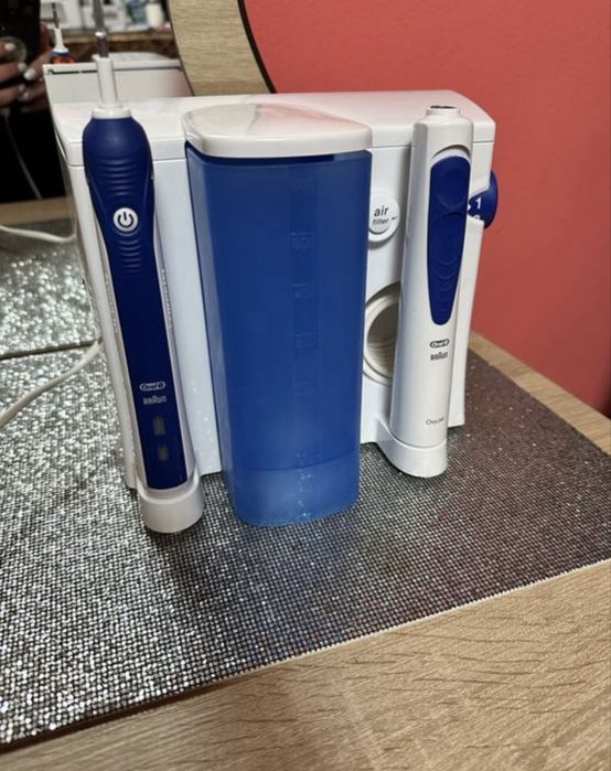 Periuta de dinti cu irigator