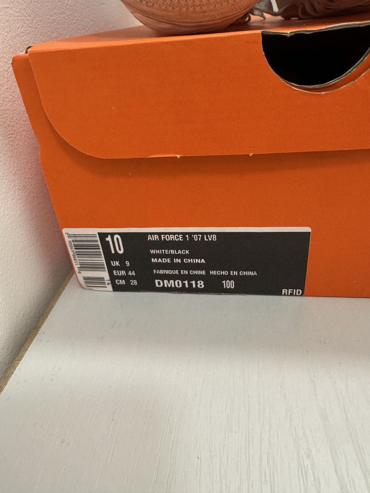Nike Air Force 1 07LV8