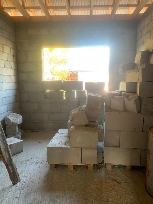 Продам дом  недостроенный