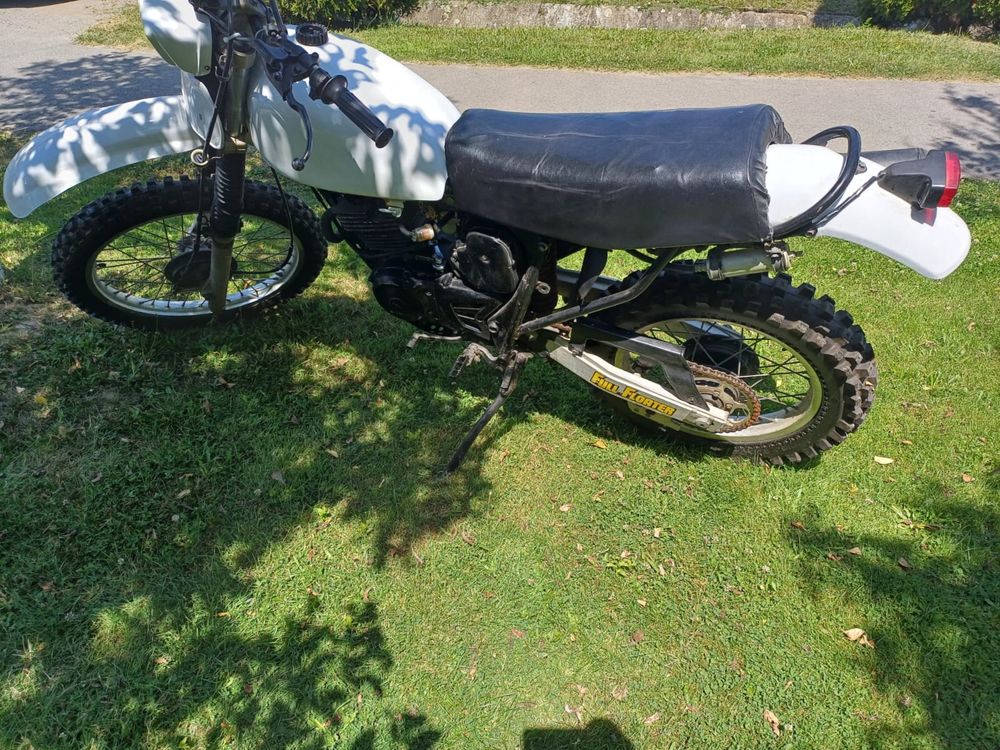 Vând Motocicleta de teren, marca Suzuki, de 250cc