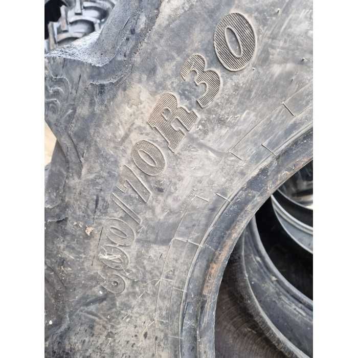 Anvelope BKT Agrimax 600/70R30 pentru JCB și Renault.