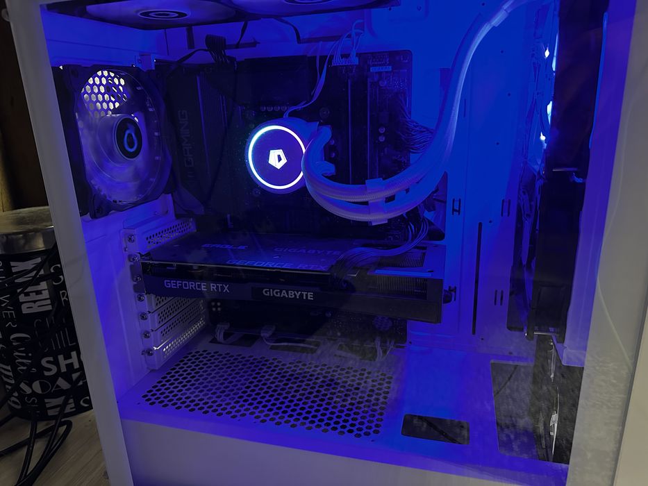 Sistem gaming + 3 monitoare