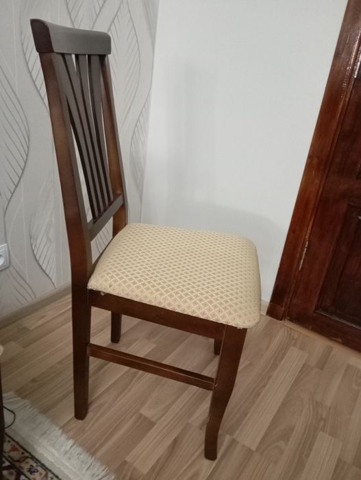 Мебель стол стулья. Продается стол и 6 стульев