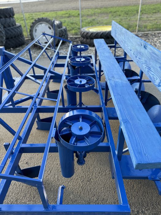 Plantatoare Cartofi 4 Randuri cu Farfurii model Ferrari