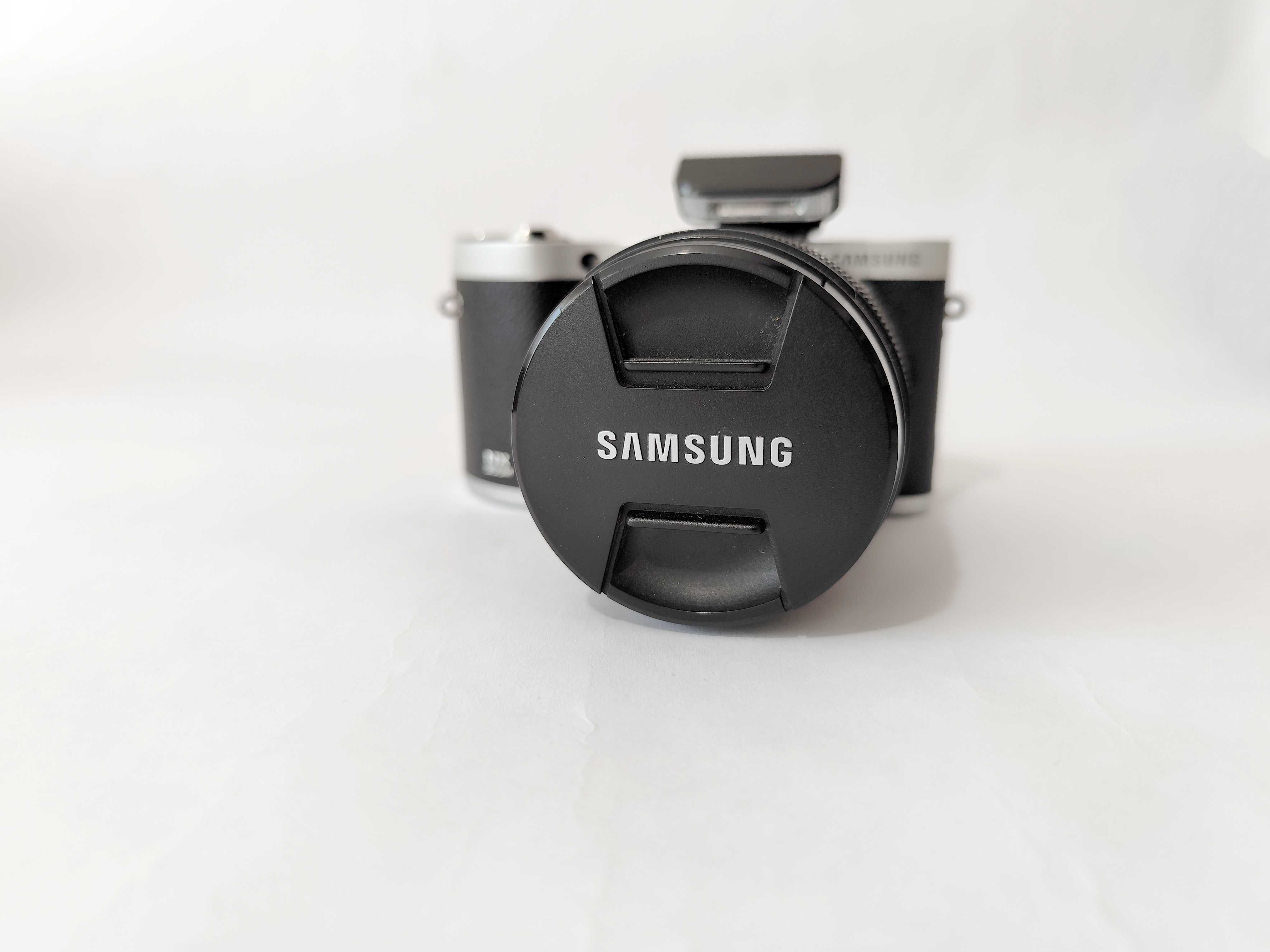 Фотоапарат Samsung NX300M - 20.3 mp, отлично състояние, малък статив