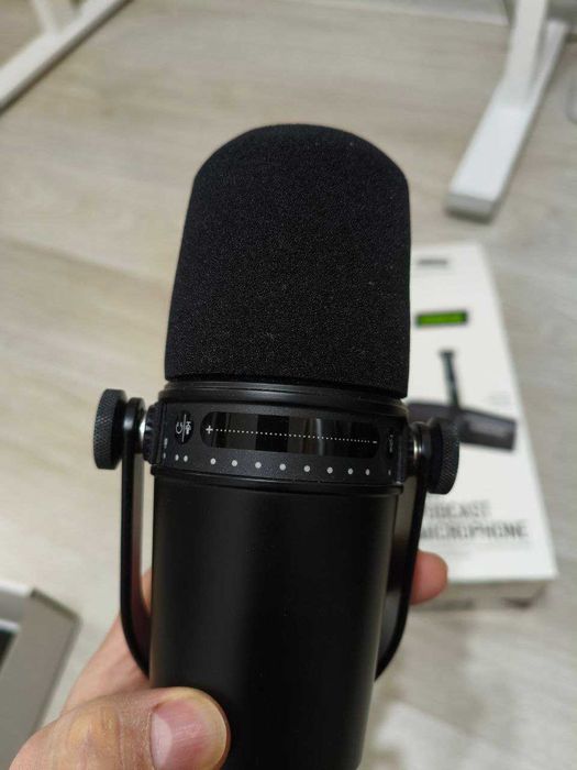 Продаю Микрофон Shure MV7 Podcast Microphone