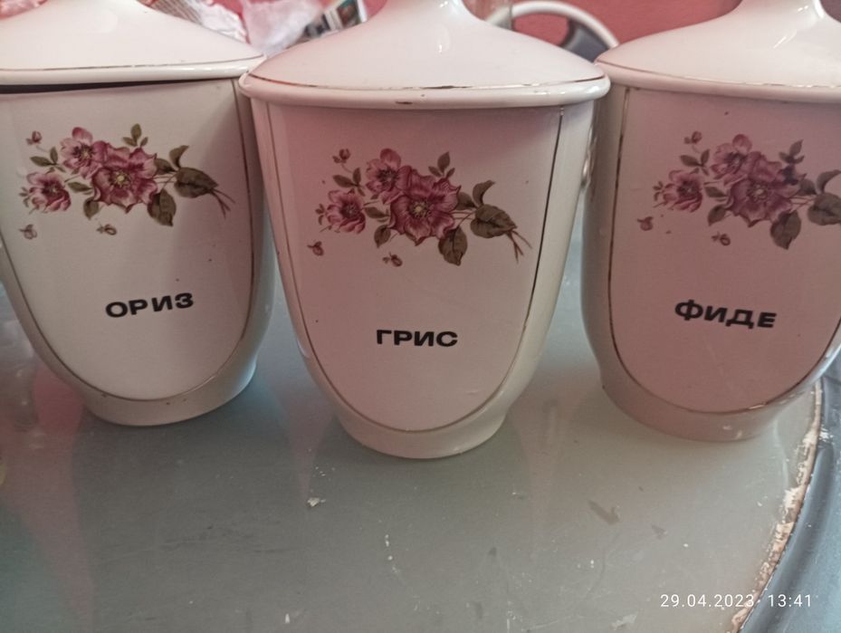 Порцеланови буркани за подправки