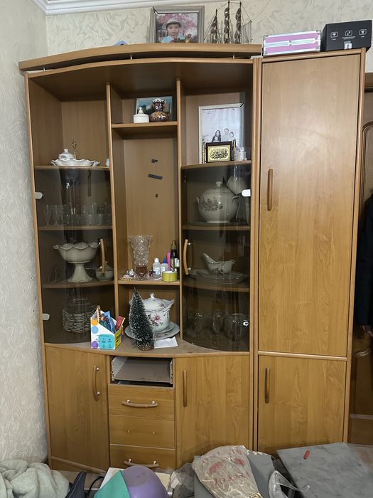 Сервант отдам бесплатно. Самовывоз.