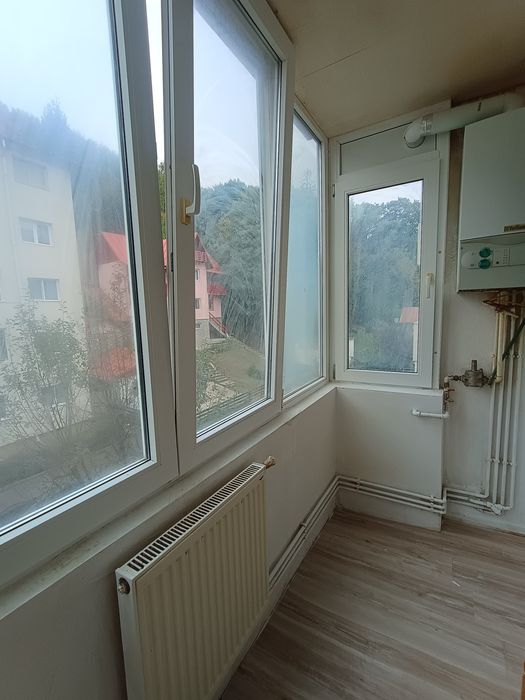 Vând apartament doua camere semidecomandat in Sinaia