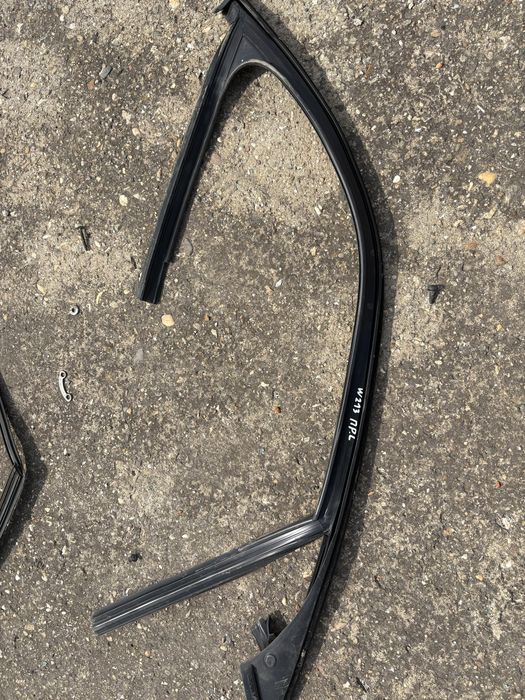 Mercedes w213 Е класа комби уплътнения за странични стъкла на врати