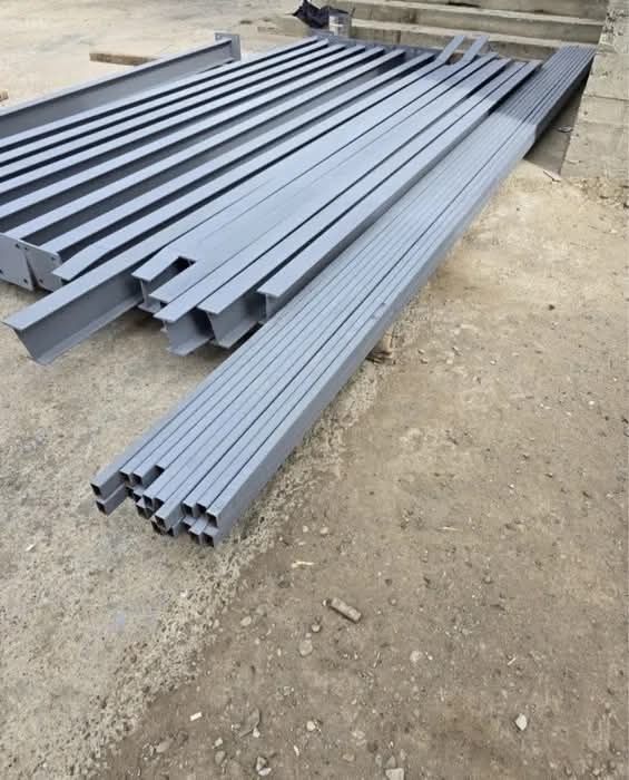 Vând hală metalică 48x10x5 , este compusă din 22 cuzineți, 22 stâlpi.