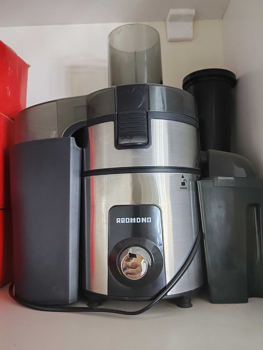 Соковыжималка  почти новый!