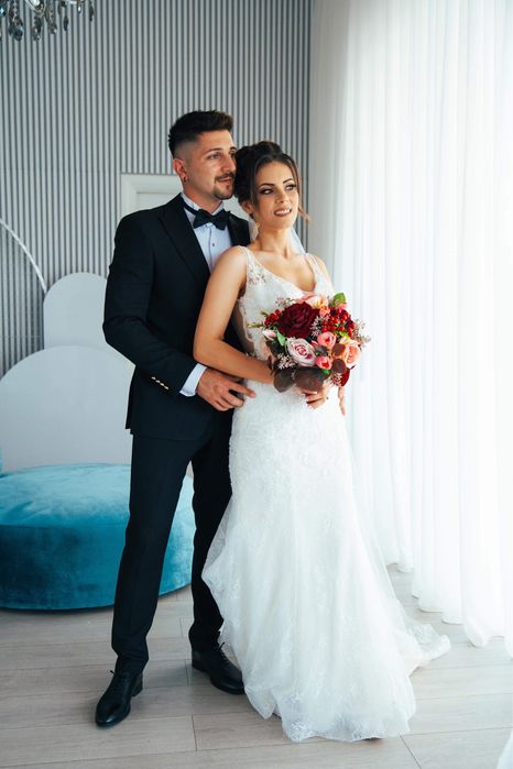 Rochie mireasa tip sirena cu trena