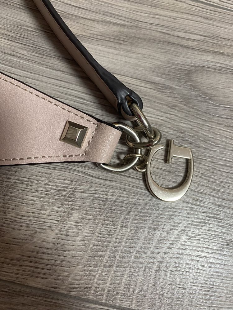 Оригинална дамска чанта Guess