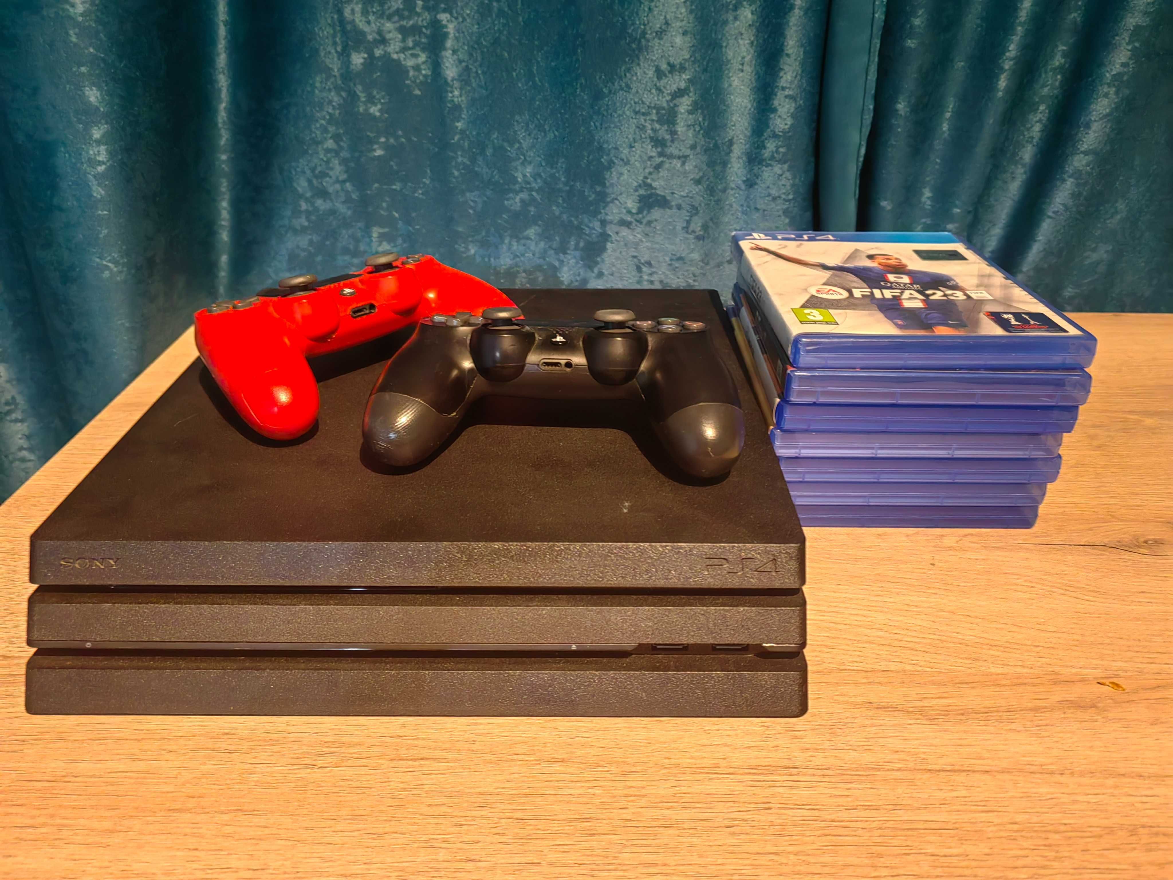 Playstation 4 PRO 1TB + 2 джойстика и 7 игри