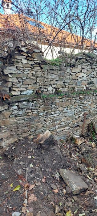 Тикли за пътеки и камъни за огради