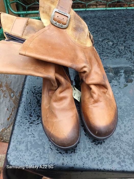 Cizme noi aduse din Anglia