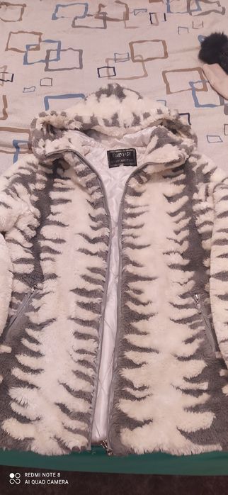 Продаю женскую куртку