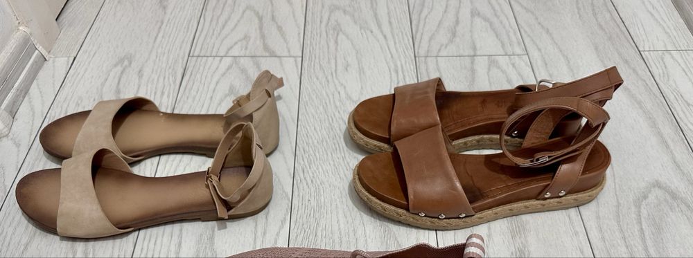 Sandale de piele marca Tamaris + bonus o pereche de sandale