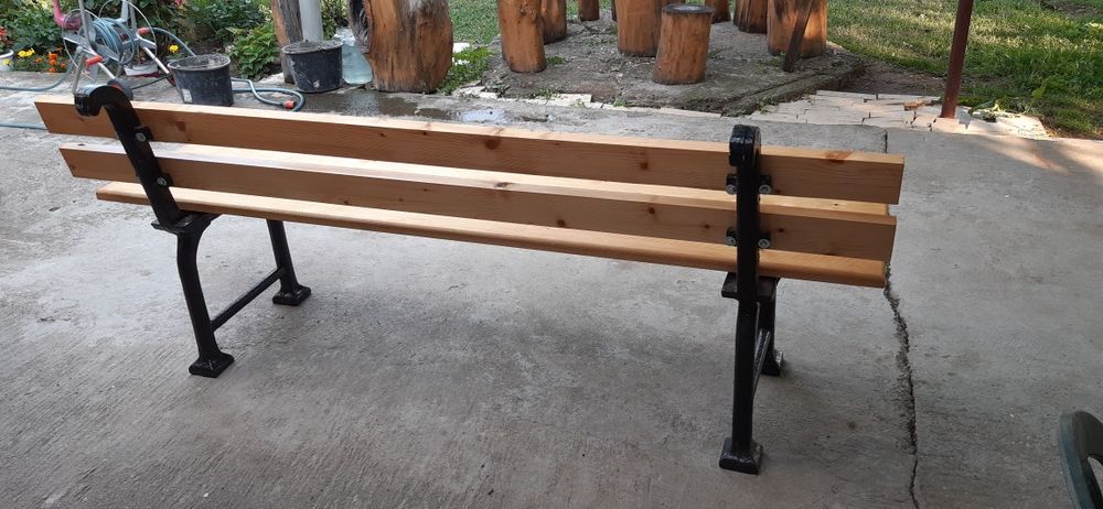 Bancă cu picioare din fontă