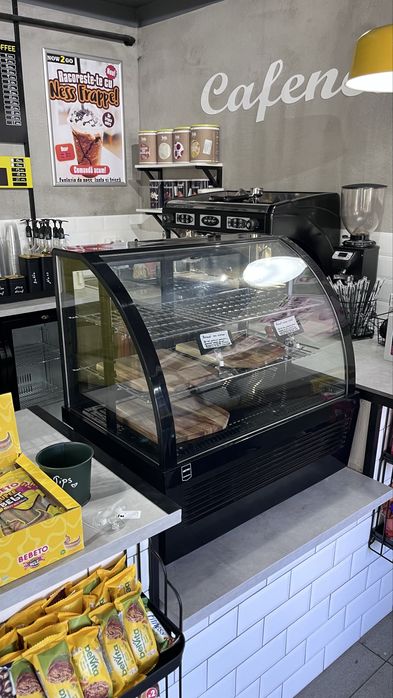 Vitrina rece patiserie
